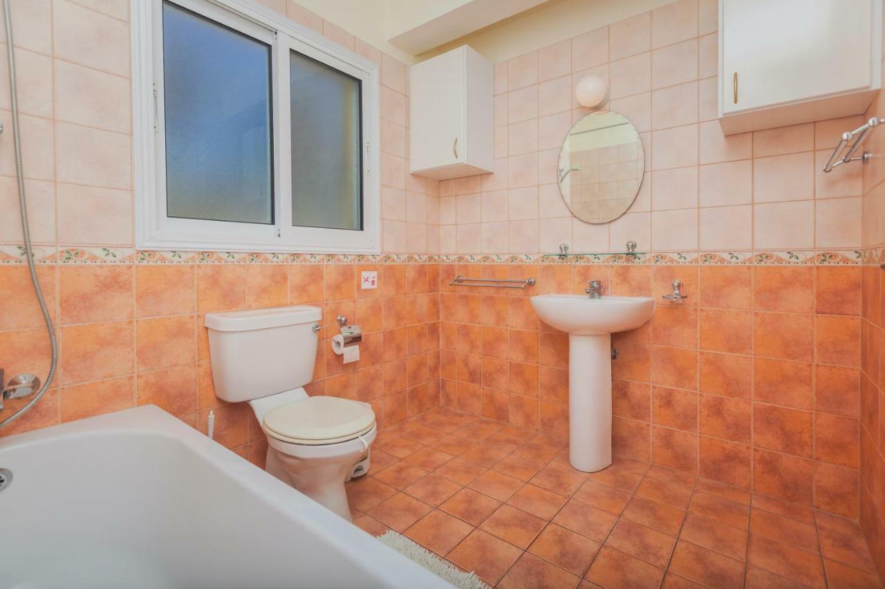Thekla Court Apartment Polis Bagian luar foto