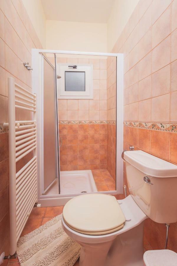 Thekla Court Apartment Polis Bagian luar foto