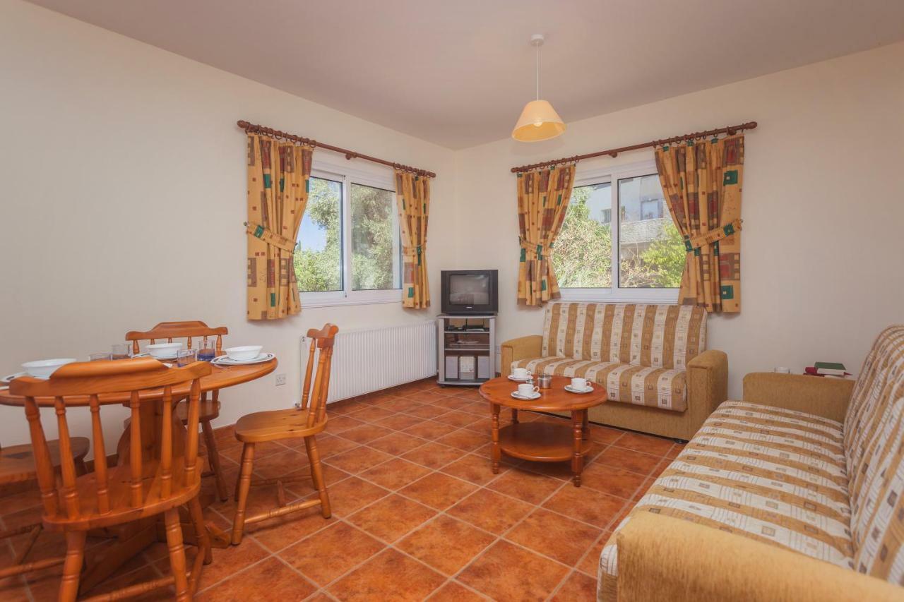 Thekla Court Apartment Polis Bagian luar foto